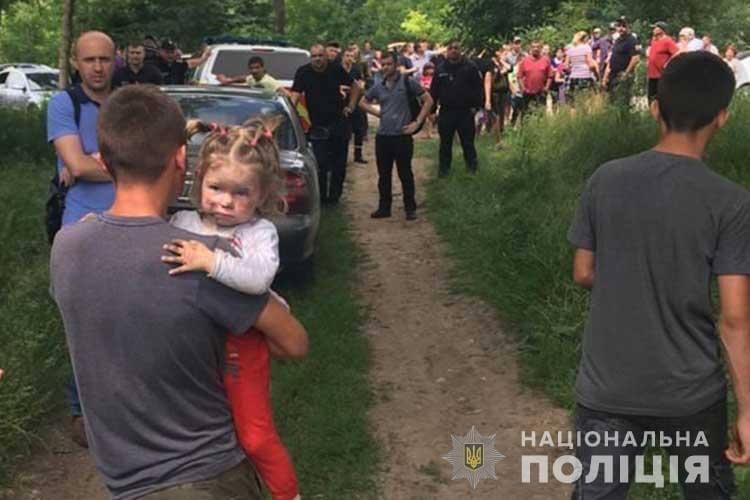 Пошуки дівчинки тривали всю ніч / фото МВС України Пошуки дівчинки тривали всю ніч / фото МВС України