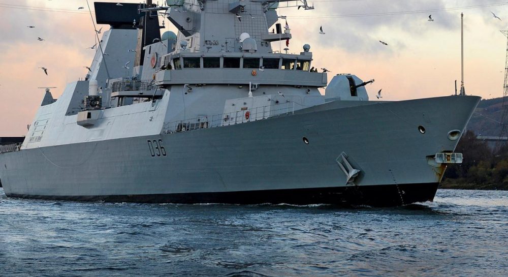 Секретные документы об эсминце HMS Defender нашли на автобусной остановке в Великобритании - Vimarsana News