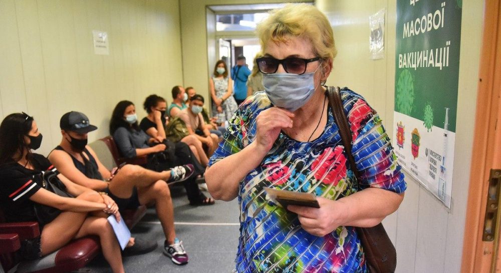 В Украине сделали уже 4 миллиона прививок от коронавируса - Vimarsana News