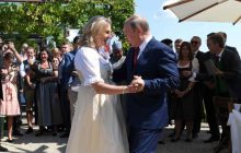 Танцевавшая с Путиным экс-глава МИД Австрии вошла в совет директоров "Роснефти"