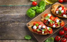 Яку їжу взяти в дорогу влітку - перелік ситних продуктів, які не псуються