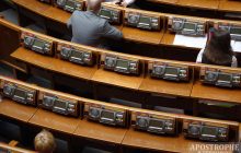 ЗМІ показали, скільки нардепів прийшли на роботу в п'ятницю: зала Ради - напівпорожня (фото)