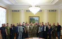 Через сім років: бійцям "Айдару" вручили посвідчення учасника бойових дій (фото)