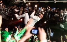 "Она сказала "да"": Монатик встал на одно колено перед Дорофеевой