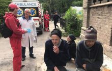 Без частини голови та ніг: на кладовищі в Одесі знайшли покинутих пацієнтів психлікарні (відео)