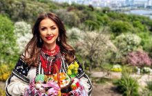Наталья Валевская празднует юбилей, презентуя новую песню "Родная моя семья"