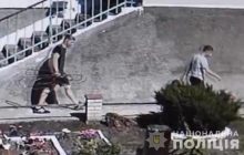 Підлітки вкрали трубу, якою постачався кисень пацієнтам лікарні на Вінниччині (фото)
