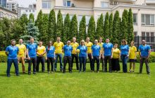 Працівники посольства США одягнули нову форму збірної України (фото)