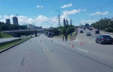 У Києві через витік автогазу з цистерни перекрили Південний міст