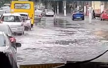 Сильнейший ливень за 15 минут затопил Одессу (видео)