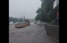 Потужний смерч, зливи та повалені дерева: Україною пронеслася негода (відео)