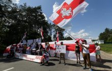 "Не сдаемся и поэтому победим". Как белорусы митинговали на украинско-белорусской границе