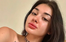 Пила та вживала наркотики: скандальна київська блогерка знову відзначилася (відео)
