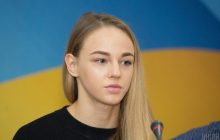 "Эталон красоты": украинская чемпионка позировала в купальнике у бассейна (фото)