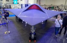 В Киеве презентовали разработанный украинцами высокоскоростной боевой дрон (фото)