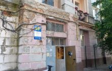 В Киеве обрушился пол в жилом доме, один человек провалился в подвал (фото)