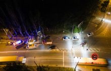 Масштабное ДТП на набережной Днепра попало на видео: пострадавших из авто вырезали спасатели