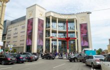 В Харькове парень пытался спрыгнуть с балкона нового ТРЦ из-за "неразделенной любви" (видео)
