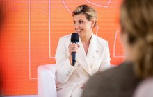 Олена Зеленська у Полтаві продемонструвала ультрамодний "лук"