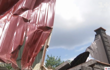 У Луцьку водій тролейбуса розбила два паркани та поїхала в депо (відео)