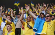 "Хулиганы и подонки": российский чиновник оскорбил украинских фанатов за песню о Путине