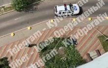 У Києві з вікна на 20-му поверсі випала молода дівчина (відео)