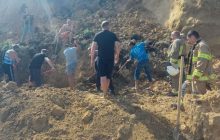 На пляже в Одесской области произошел оползень: под землей ищут людей (фото)