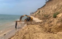Оползень на пляже в Одесской области: спасатели прекратили поиск людей (фото, видео)