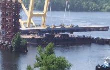 Отремонтированный плавкран "Захарий" вернулся на "Большую стройку" запорожских мостов