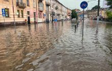 Ураган во Львове превратил улицы в реки и остановил электротранспорт (фото, видео)