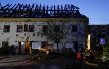 В Чехии начинают разбирать завалы после торнадо