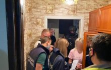 У Києві матері кілька років знімали та продавали порно зі своїми маленькими доньками
