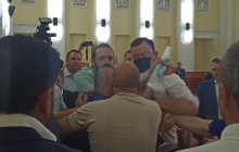 У Харкові перед засіданням міськради сталася бійка з депутатом (відео)