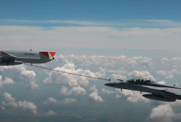 Беспилотник Boeing впервые в истории заправил самолет в воздухе (видео)