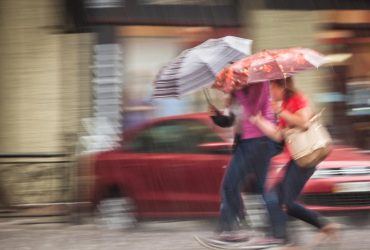 Грозы, град и резкий перепад температур: синоптик рассказал, чем погода удивит украинцев