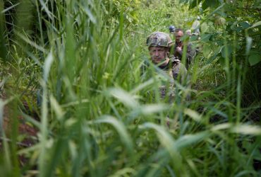 Zelensky pays a visit to Donbas frontline, shares meal with soldiers