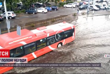 Во всех регионах ожидается непогода, которая в Черновцах и Днепре уже наделала беды