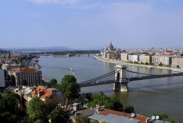 Угорщина змінила правила в'їзду для туристів, що прибувають літаками