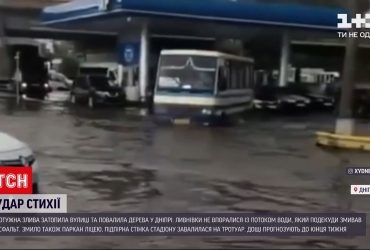 Вулиці Дніпра накрила потужна злива