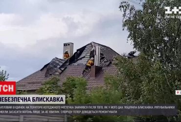 У Запоріжжі блискавка влучила у житловий будинок у елітному котеджному містечку