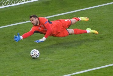 Тяжело смотреть военным в глаза: вратарь Динамо - о встречах с ранеными бойцами