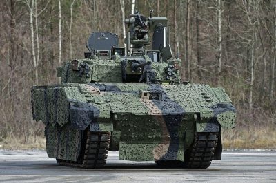 Появились кадры эвакуации трофейной инженерной машины на базе Abrams из зоны СВО