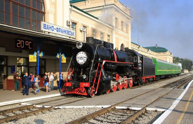 "Укрзалізниця" додасть додаткові зупинки на маршруті "Прикарпатського експресу"