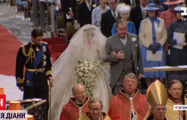 Свадебное платье принцессы Дианы впервые за 25 лет показали публике (фото, видео)