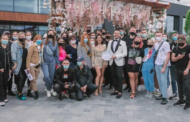 Появились первые фото со съемок шоу "Холостячка" со Златой Огневич