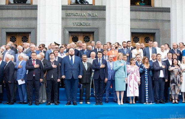 Депутаты в День Конституции Украины поразили своей красотой