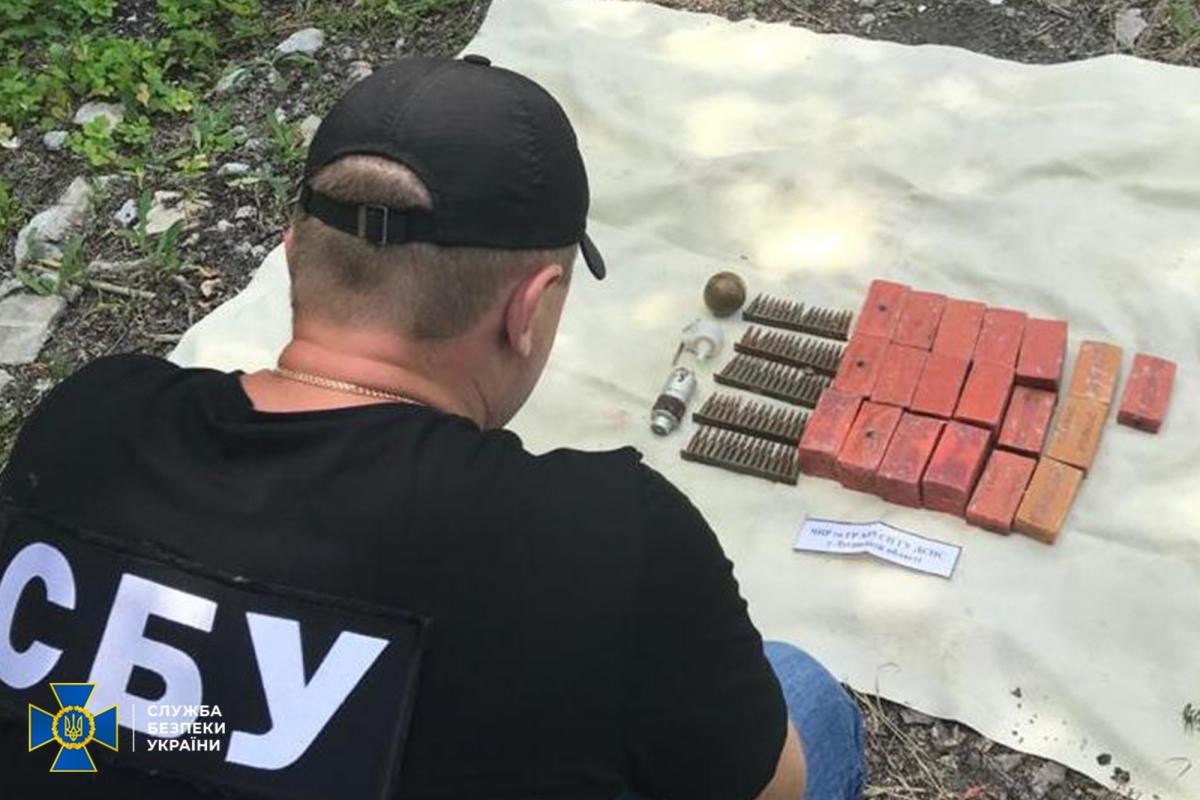 Схрон обладнали ватажки бойовиків під час збройного супротиву силам антитерористичної операції улітку 2014 року / ssu.gov.ua Схрон обладнали ватажки бойовиків під час збройного супротиву силам антитерористичної операції улітку 2014 року / ssu.gov.ua