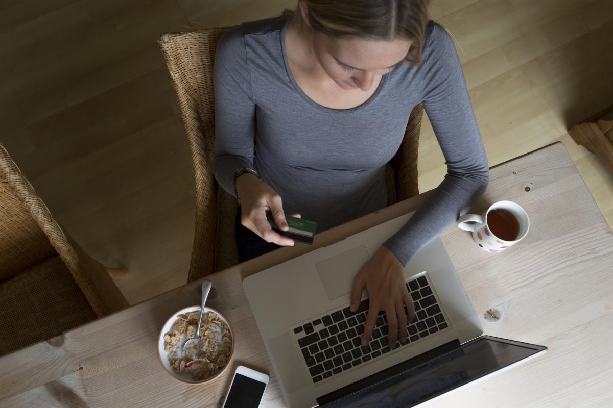 Довгальська зазначивла, що кількість переказів з карти на картку скоротилася на 3-4% / фото: ua.depositphotos.com Довгальська зазначивла, що кількість переказів з карти на картку скоротилася на 3-4% / фото: ua.depositphotos.com