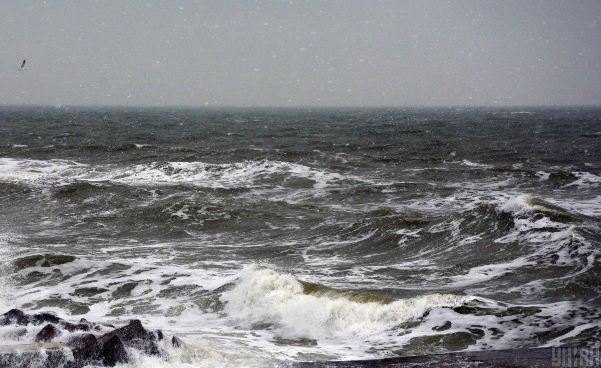 В Черном море находят все больше снарядов врага, вчера в Одесской области украинские военные уничтожили две вражеские мины / фото УНИАН, Олег Куцкий