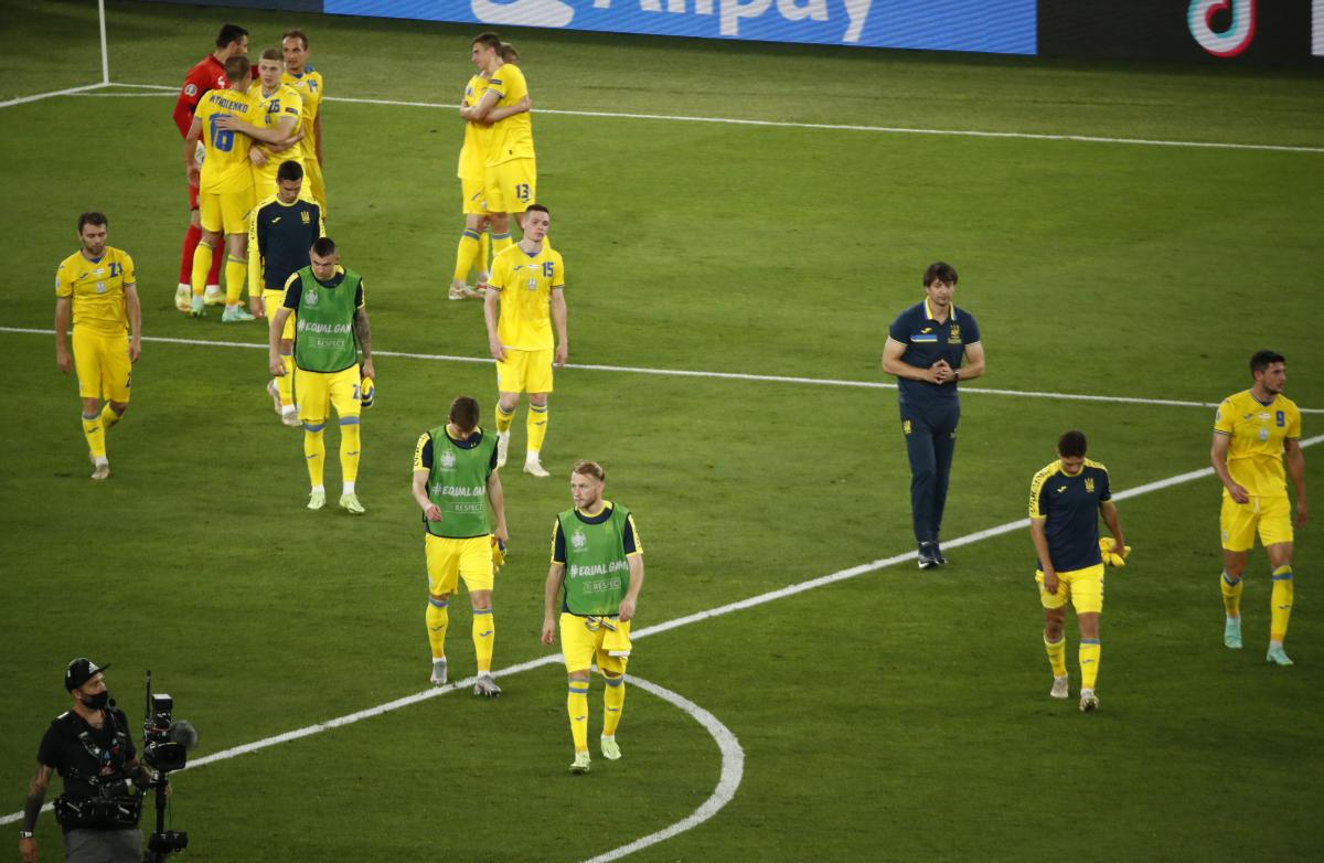 Українські футболісти подякували за підтримку вболівальникам / фото REUTERS
